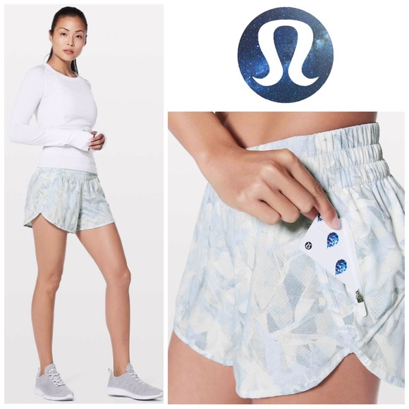 Lululemon Tracker Short V *4" Jasmine White Multi